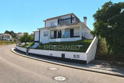 Moradia T4 para Venda em Além da Ribeira e Pedreira
