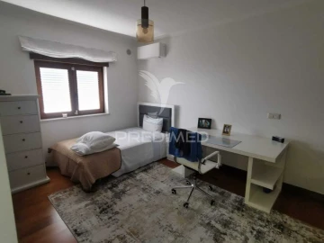 Moradia T4 para Venda em Além da Ribeira e Pedreira