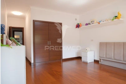 Moradia T4 para Venda em Além da Ribeira e Pedreira