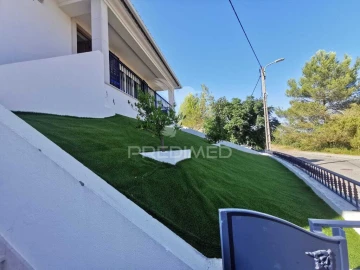 Moradia T4 para Venda em Além da Ribeira e Pedreira