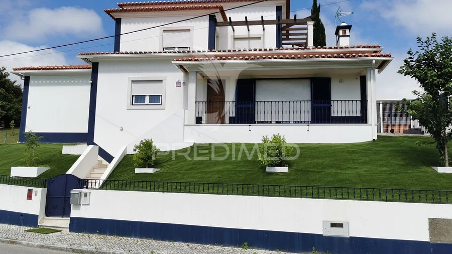 Moradia T4 para Venda em Além da Ribeira e Pedreira