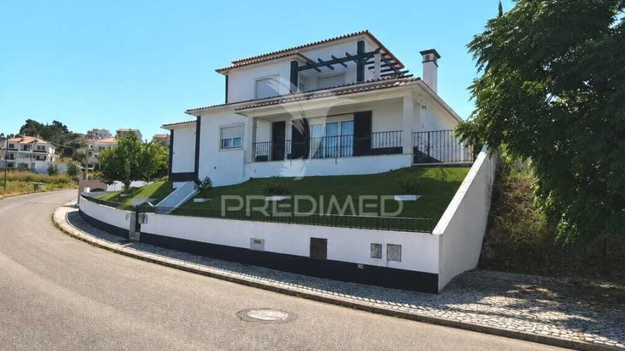 Moradia T4 para Venda em Além da Ribeira e Pedreira