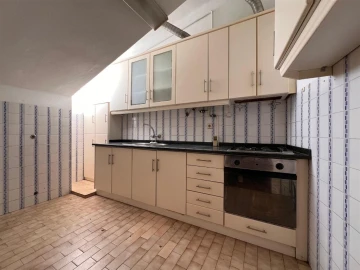 Apartamento T1 para Arrendamento em São Martinho de Árvore e Lamarosa