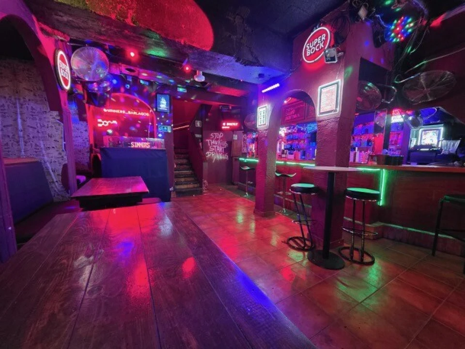 Prédio para Venda em Lagos (São Sebastião e Santa Maria) Foto 1