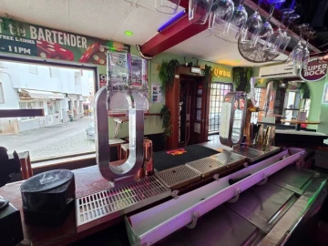 Prédio para Venda em Lagos (São Sebastião e Santa Maria)