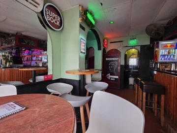 Prédio para Venda em Lagos (São Sebastião e Santa Maria)