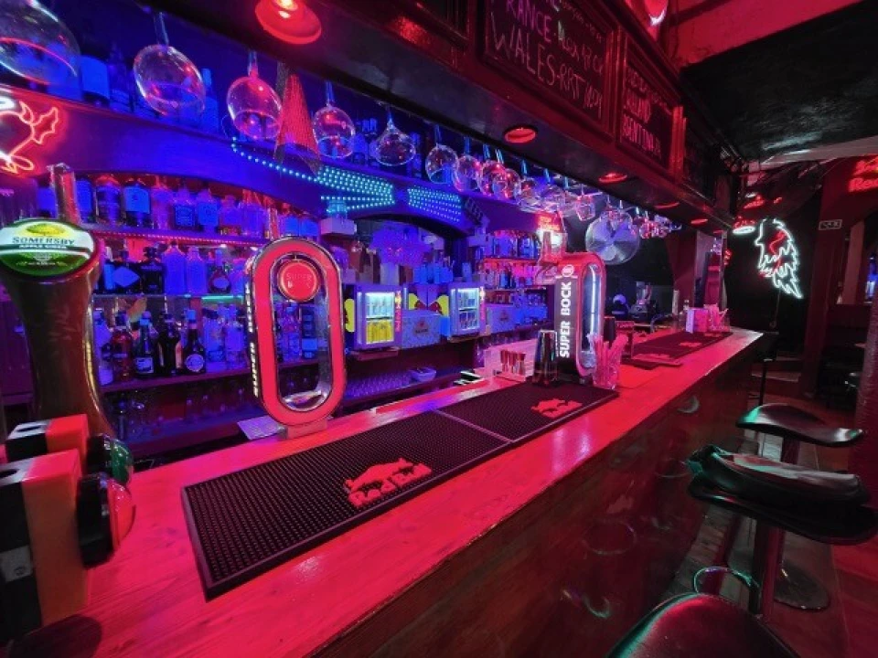 Prédio para Venda em Lagos (São Sebastião e Santa Maria) Foto 5