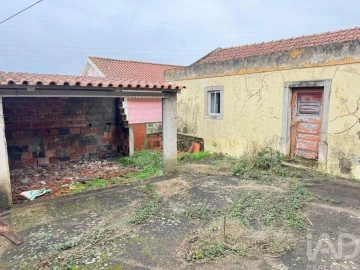 Moradia T3 para Venda em Maxial e Monte Redondo