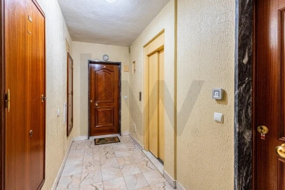 Apartamento T2 para Venda em Massamá e Monte Abraão