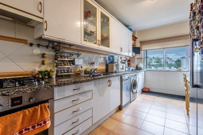 Apartamento T2 para Venda em Massamá e Monte Abraão