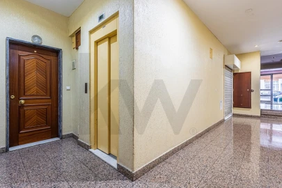 Apartamento T2 para Venda em Massamá e Monte Abraão