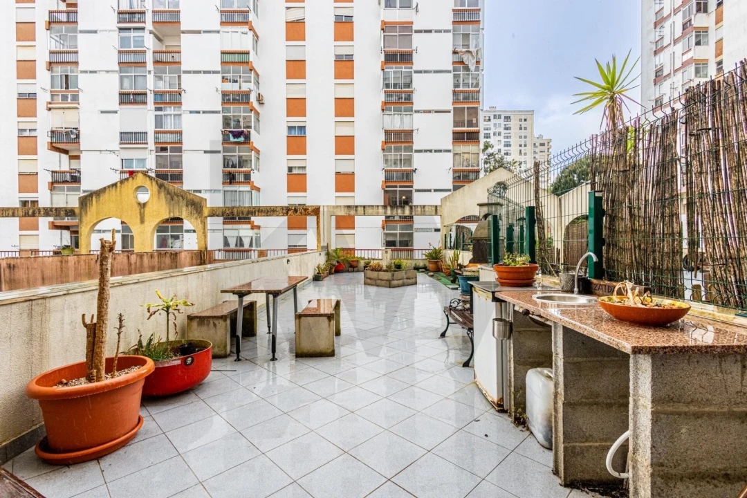 Apartamento T2 para Venda em Massamá e Monte Abraão Foto 14