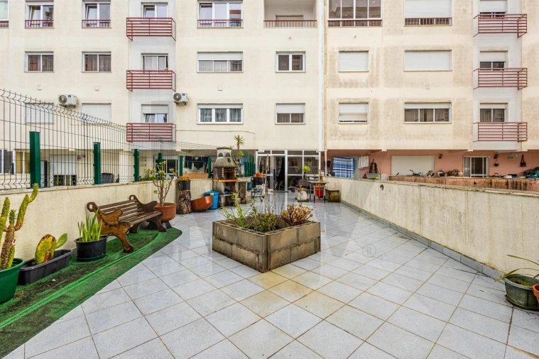 Apartamento T2 para Venda em Massamá e Monte Abraão Foto 15