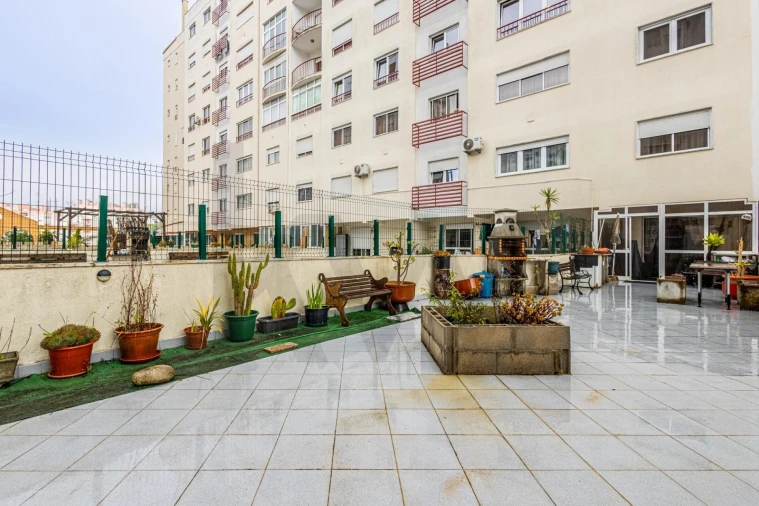 Apartamento T2 para Venda em Massamá e Monte Abraão Foto 23