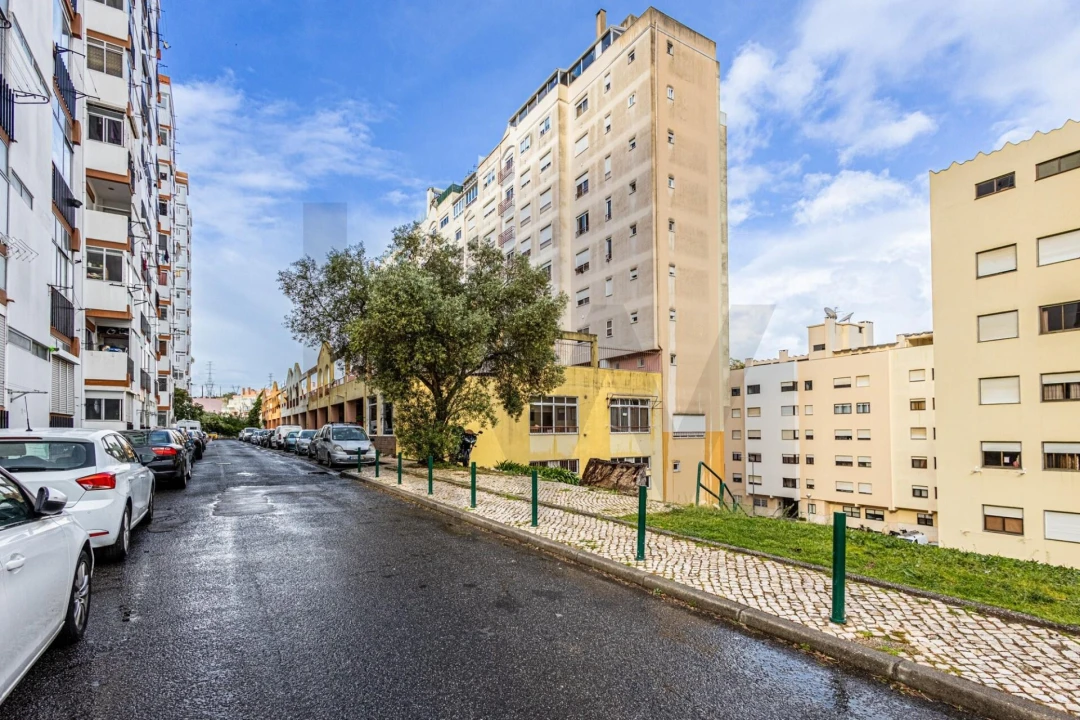 Apartamento T2 para Venda em Massamá e Monte Abraão Foto 33