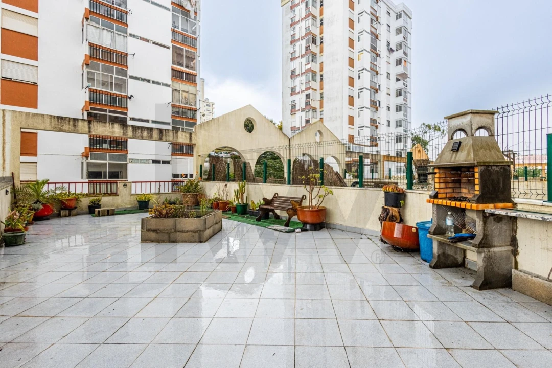Apartamento T2 para Venda em Massamá e Monte Abraão Foto 2