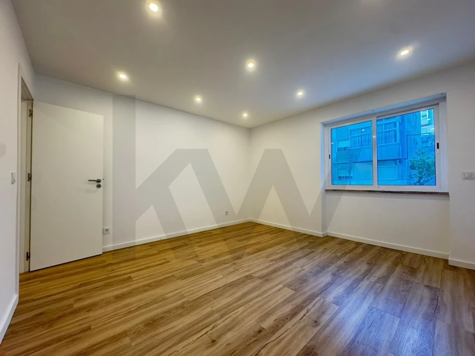 Apartamento T2 para Venda em Algueirão-Mem Martins Foto 4