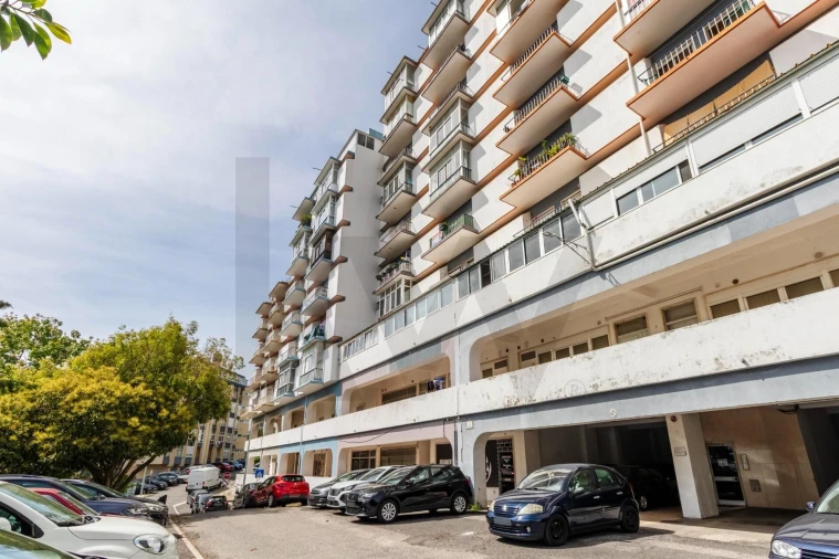 Apartamento T1 para Venda em Rio de Mouro Foto 25
