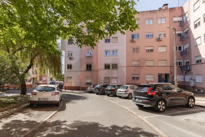 Apartamento T1 para Venda em Massamá e Monte Abraão