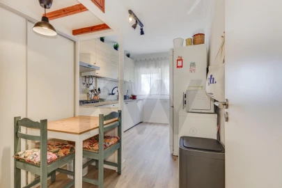 Apartamento T1 para Venda em Massamá e Monte Abraão