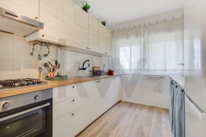 Apartamento T1 para Venda em Massamá e Monte Abraão