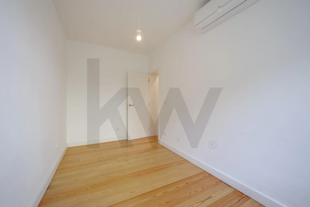 Apartamento T3 para Arrendamento em Alvalade Foto 11