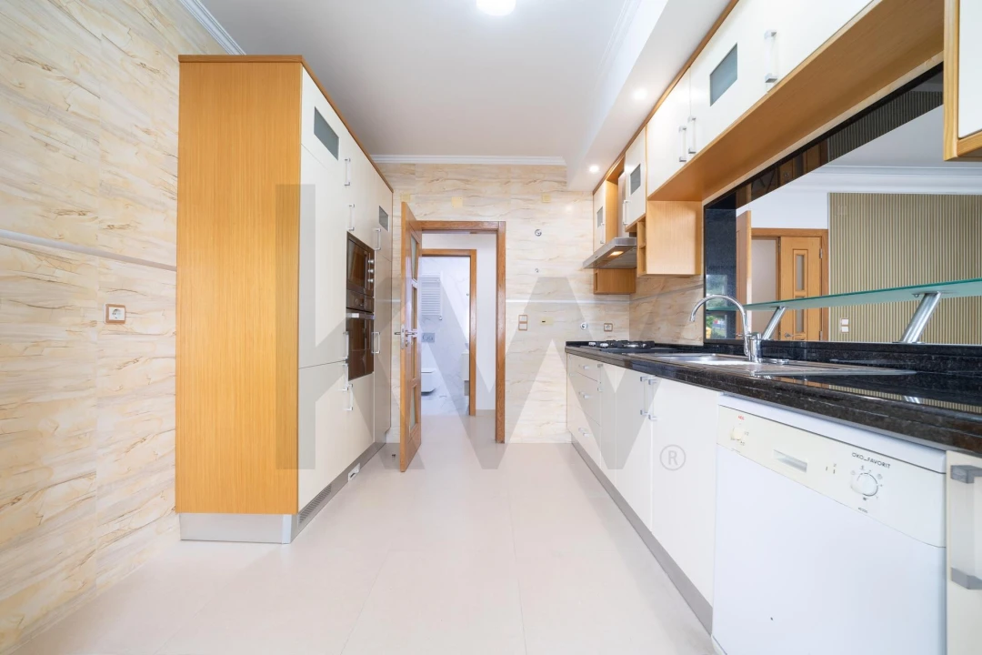 Apartamento T1 para Arrendamento em Mina de Água Foto 9