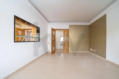 Apartamento T1 para Arrendamento em Mina de Água