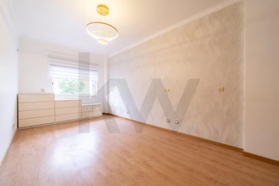 Apartamento T1 para Arrendamento em Mina de Água