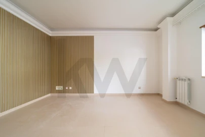 Apartamento T1 para Arrendamento em Mina de Água