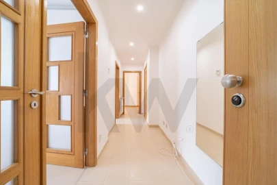 Apartamento T1 para Arrendamento em Mina de Água