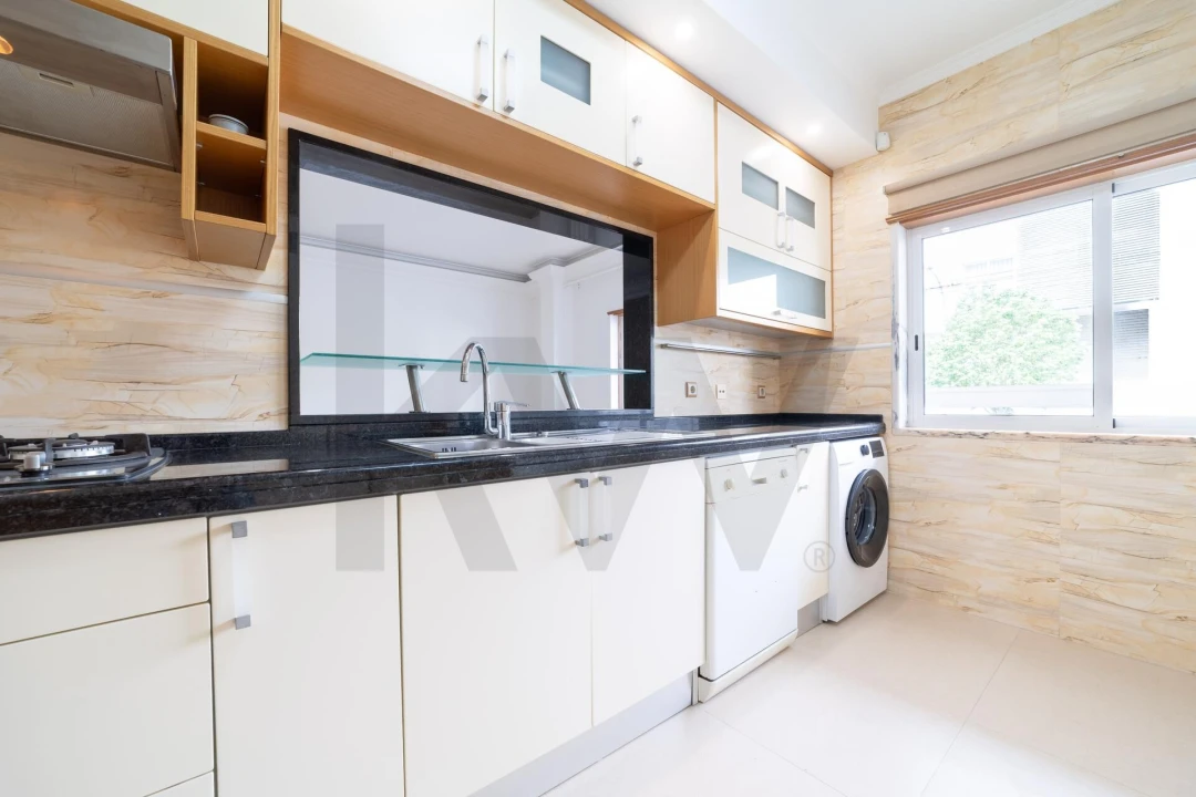 Apartamento T1 para Arrendamento em Mina de Água Foto 10