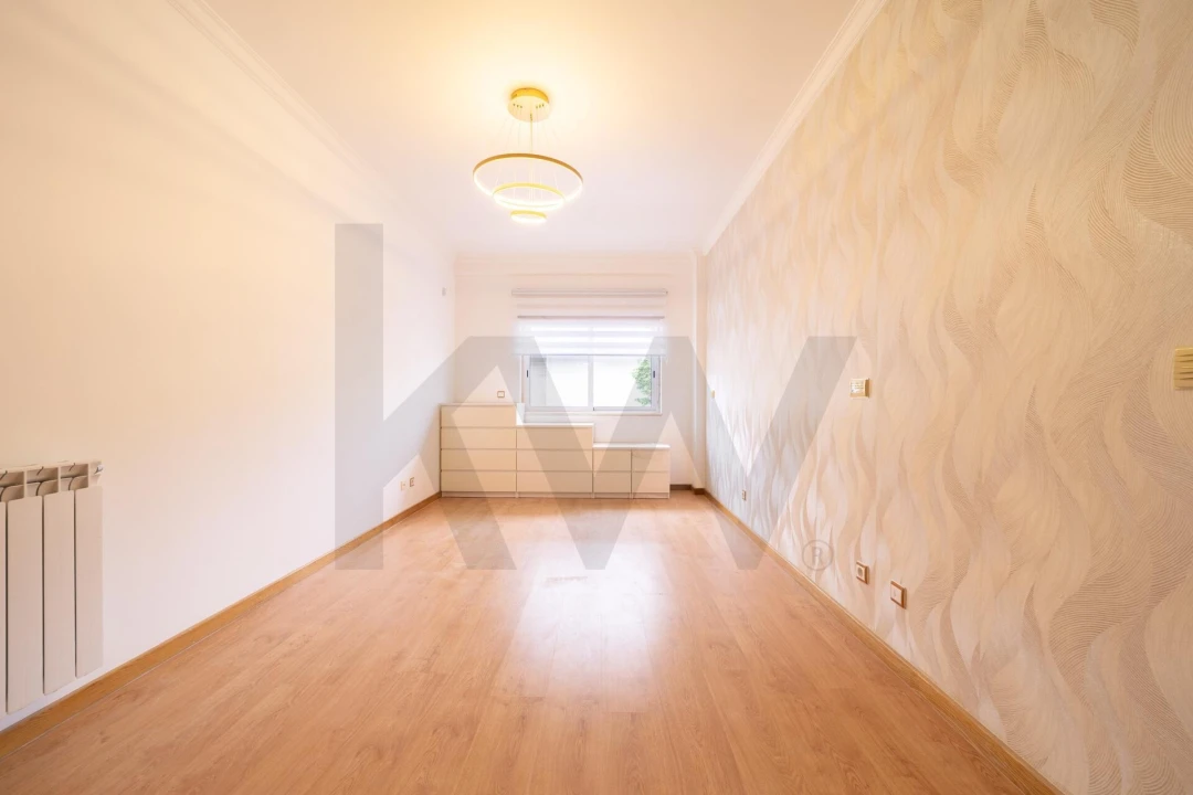 Apartamento T1 para Arrendamento em Mina de Água Foto 16