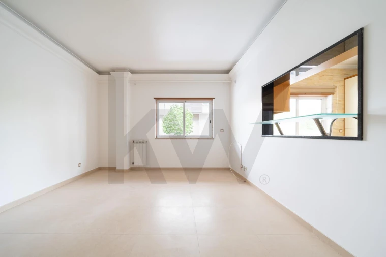 Apartamento T1 para Arrendamento em Mina de Água Foto 4