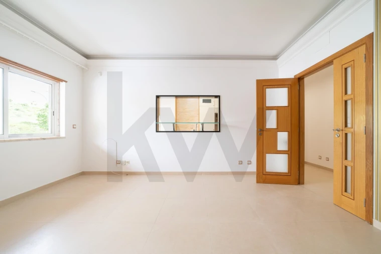 Apartamento T1 para Arrendamento em Mina de Água Foto 6