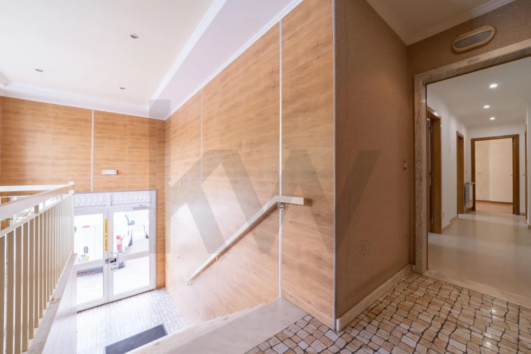 Apartamento T1 para Arrendamento em Mina de Água Foto 20