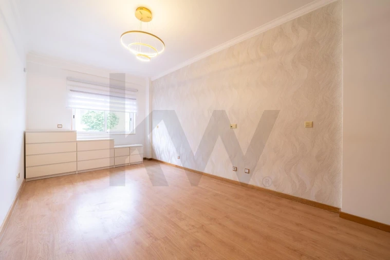 Apartamento T1 para Arrendamento em Mina de Água Foto 19