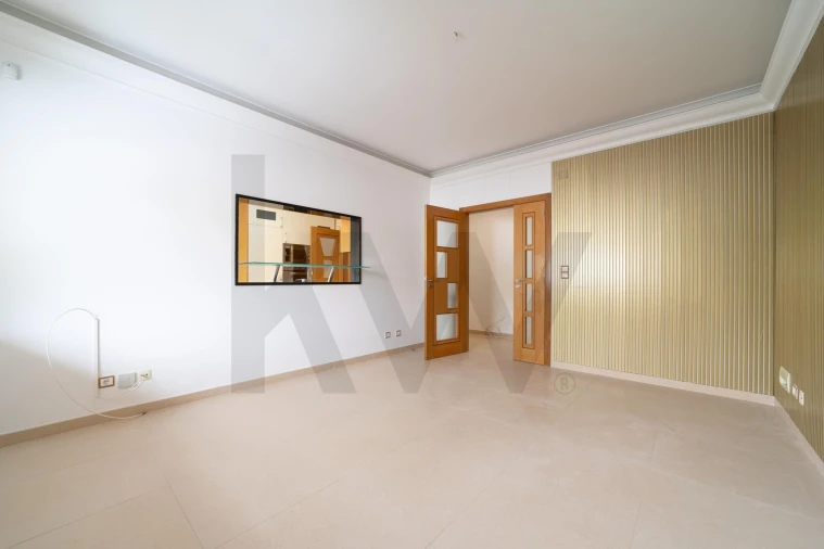 Apartamento T1 para Arrendamento em Mina de Água Foto 5