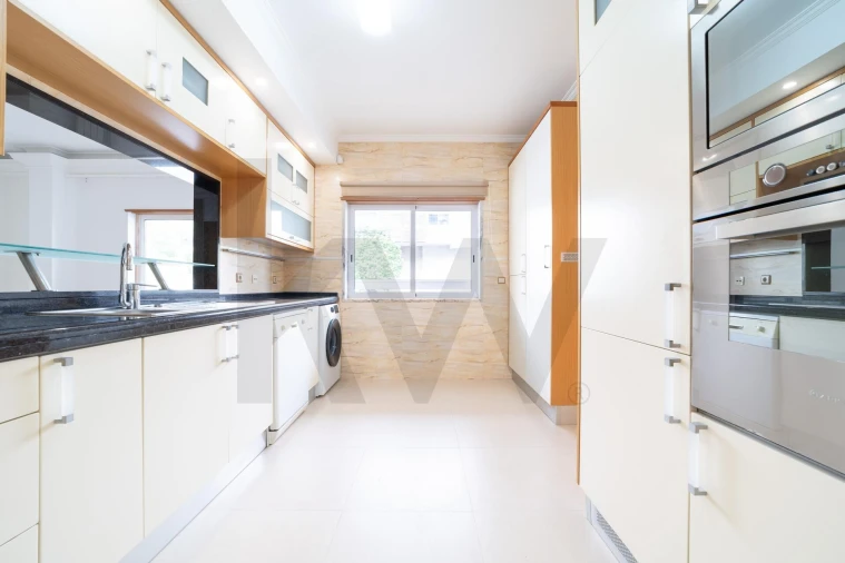 Apartamento T1 para Arrendamento em Mina de Água Foto 8