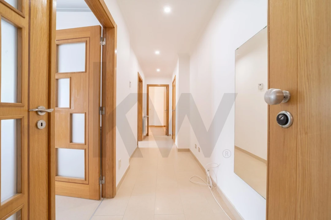 Apartamento T1 para Arrendamento em Mina de Água Foto 7