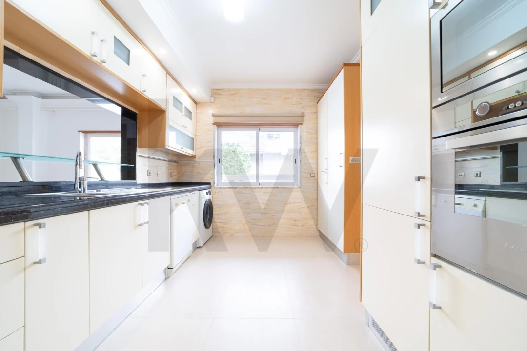 Apartamento T1 para Arrendamento em Mina de Água Foto 8