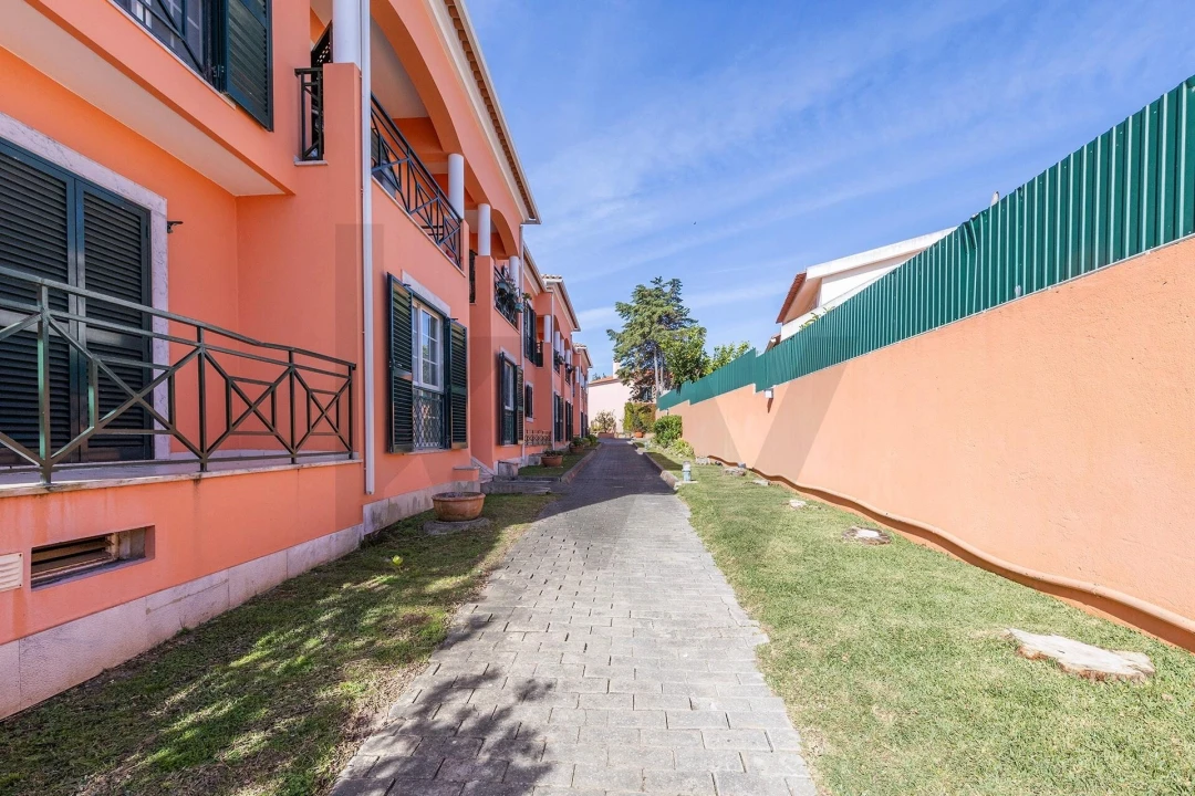 Moradia T3 para Arrendamento em Alcabideche Foto 30