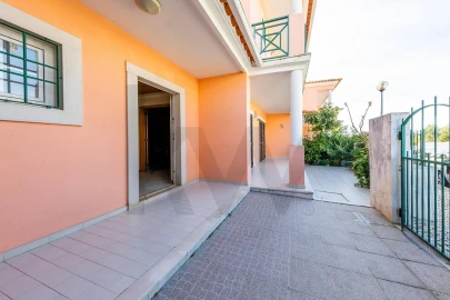 Moradia T3 para Arrendamento em Alcabideche