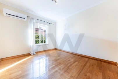 Moradia T3 para Arrendamento em Alcabideche