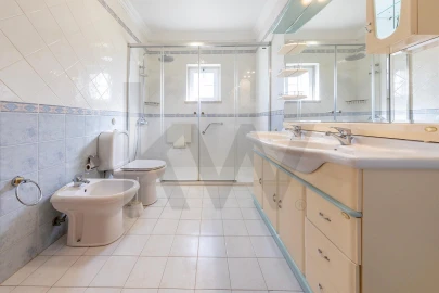 Moradia T3 para Arrendamento em Alcabideche