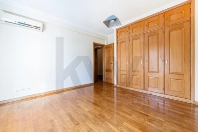 Moradia T3 para Arrendamento em Alcabideche