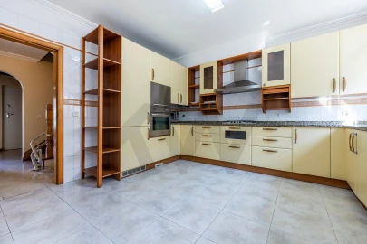 Moradia T3 para Arrendamento em Alcabideche