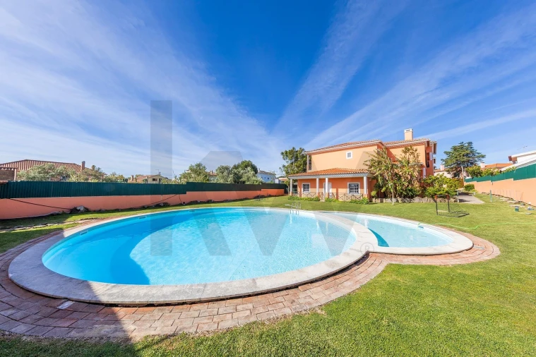 Moradia T3 para Arrendamento em Alcabideche Foto 34