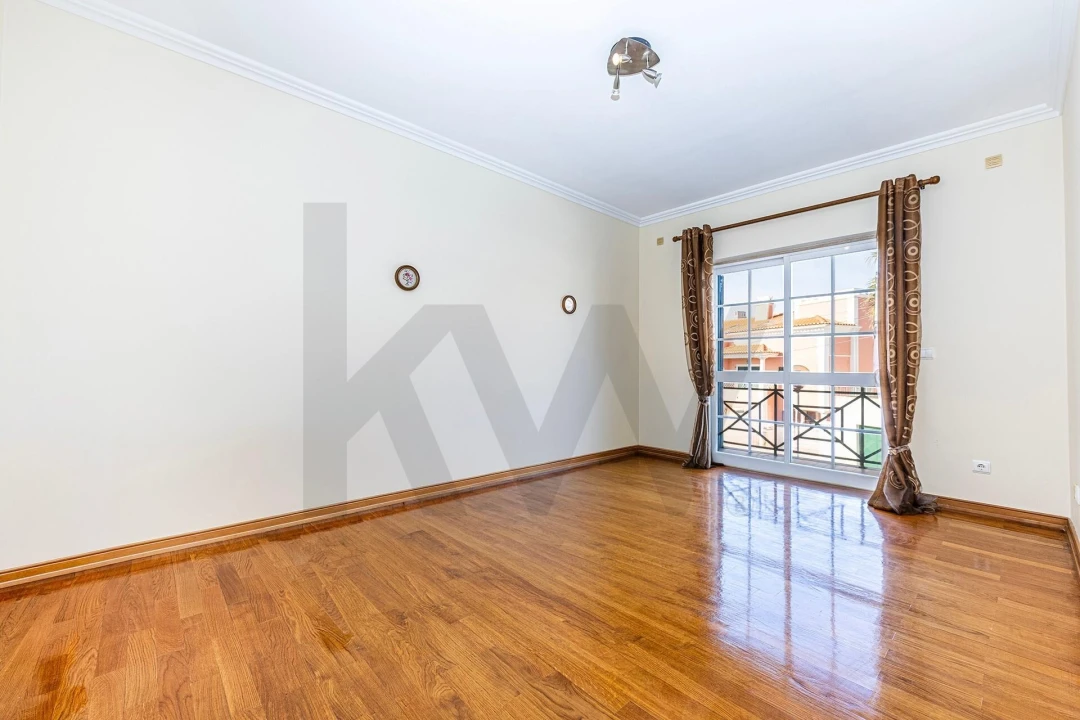 Moradia T3 para Arrendamento em Alcabideche Foto 16