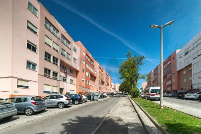 Apartamento T2 para Venda em Massamá e Monte Abraão